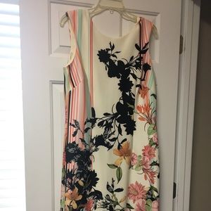 Beautiful floral dress with silver zipper back.